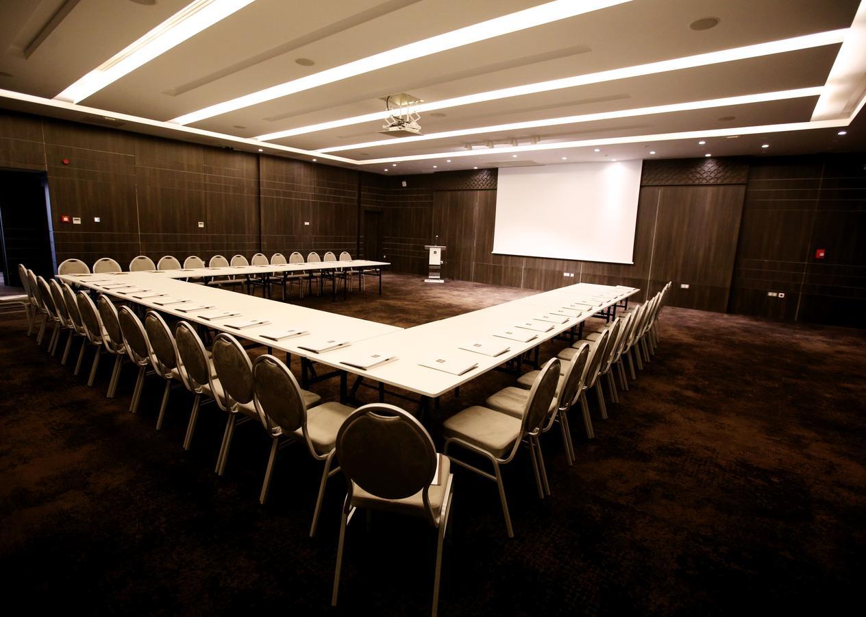 Radisson Hotel Sfax Exterior foto A meeting room